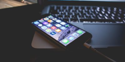 نحوه استفاده از آی فون خود به عنوان کنترل از راه دور در macOS